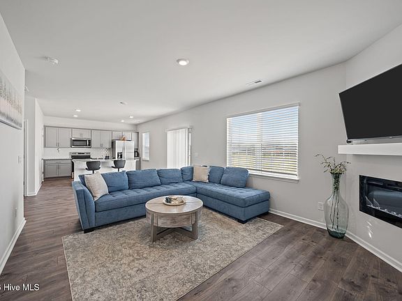 3rd image of 1162 Queensland Lane