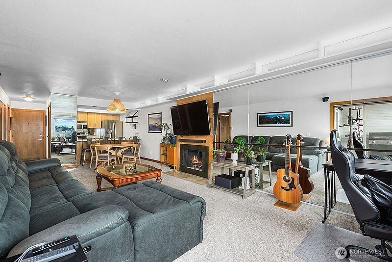 5th image of 2401 8th Avenue N #202