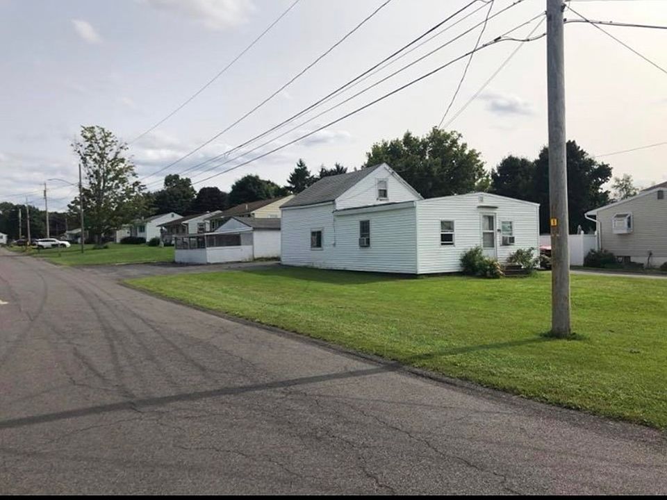 2nd image of 365 Beach Rd