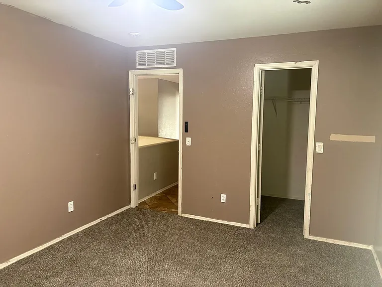 6825 S 30th Ln — Photo 3
