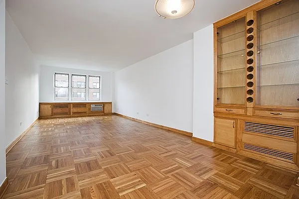 Sold by Nest Seekers International | media 19