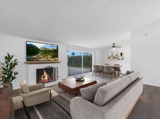 20447 Oxnard St, Woodland Hills, CA 91367