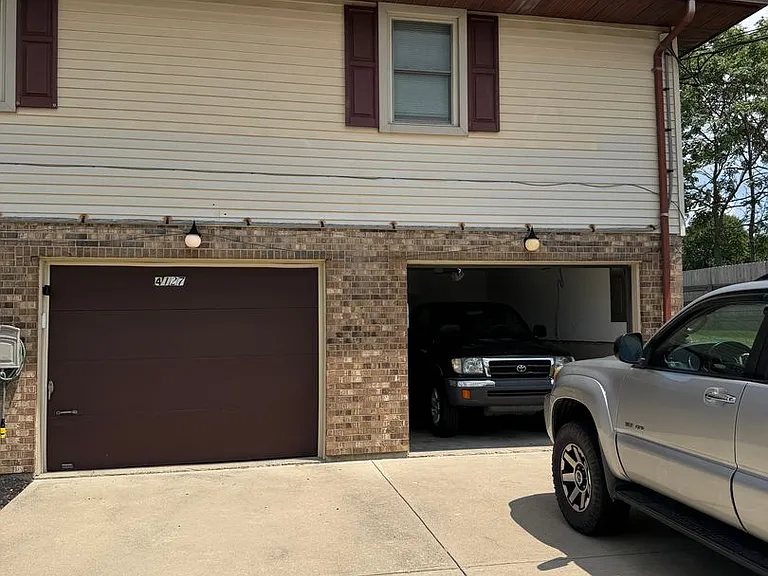 4129 Crest Manor Dr — Photo 3