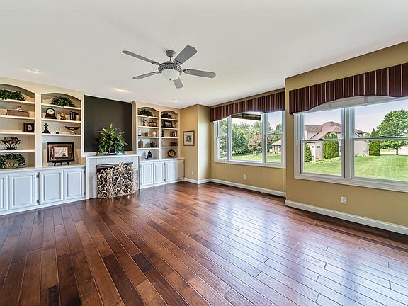 4th image of 51421 Amesburry Way