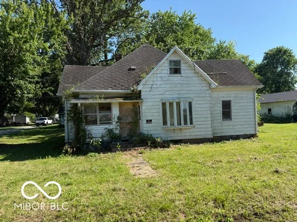 402 W Columbus St, Staunton, IN 47881