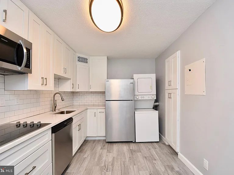 307 Yoakum Pkwy #703 — Photo 7