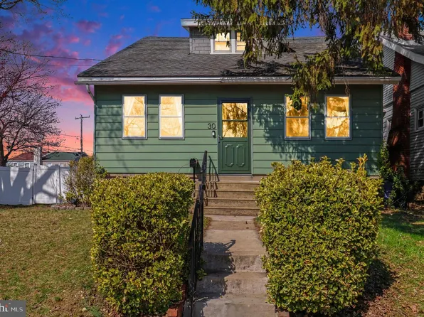 30 W Avon Rd, Brookhaven, PA 19015