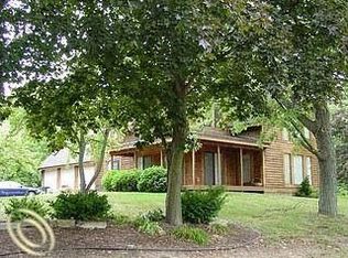 5680 Euclid Dr, West Bloomfield, MI 48323