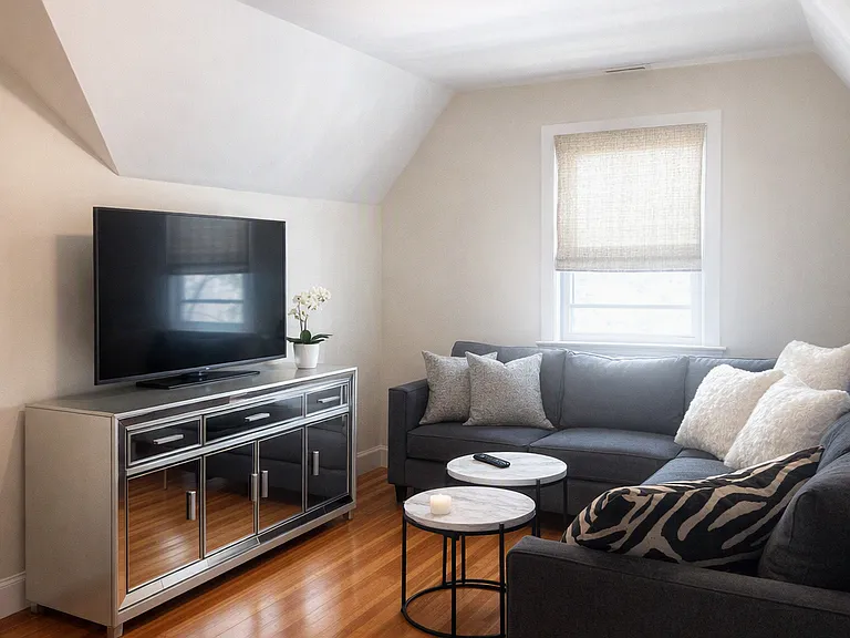 305 Milbank Ave #3 — Photo 4