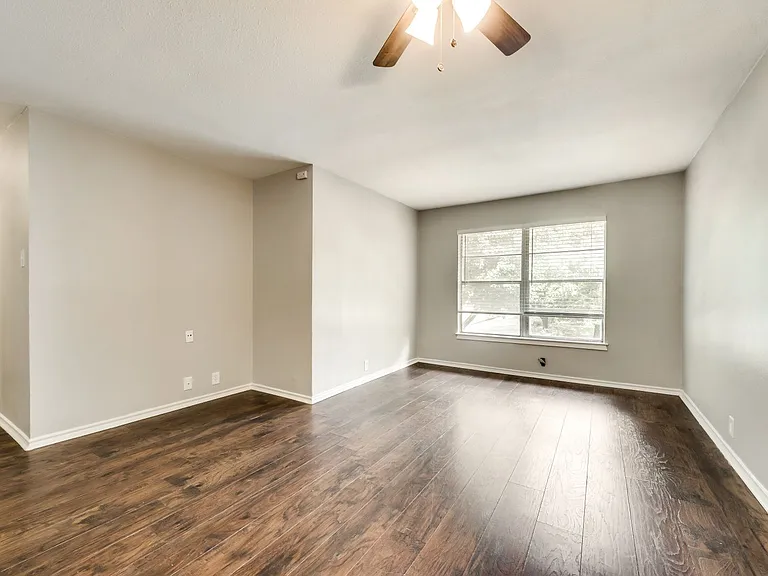 4602 Swiss Ave — Photo 9