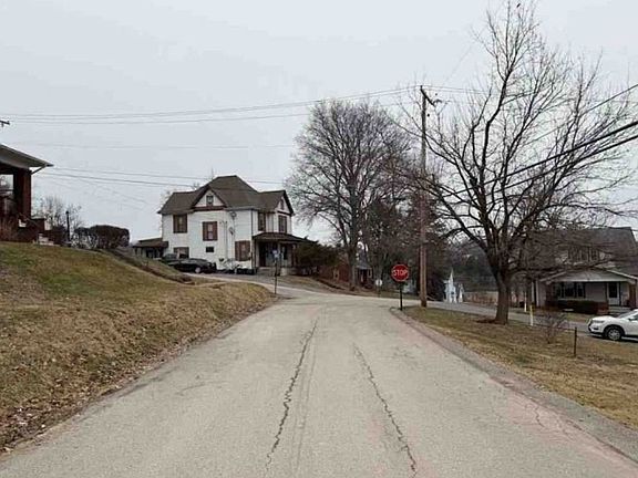Exterior Neighborhood (street photo)