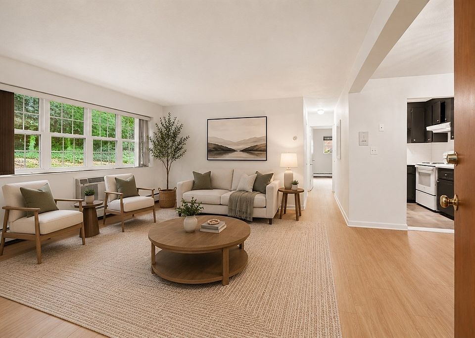 1st image of 15 Cass St APT 3