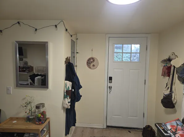 307 NE 191st St #B, Seattle, WA 98155