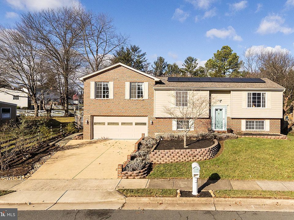 1st image of 503 Cherry Ln NE