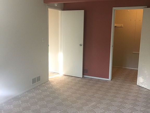 4th image of 640 Watersedge Dr