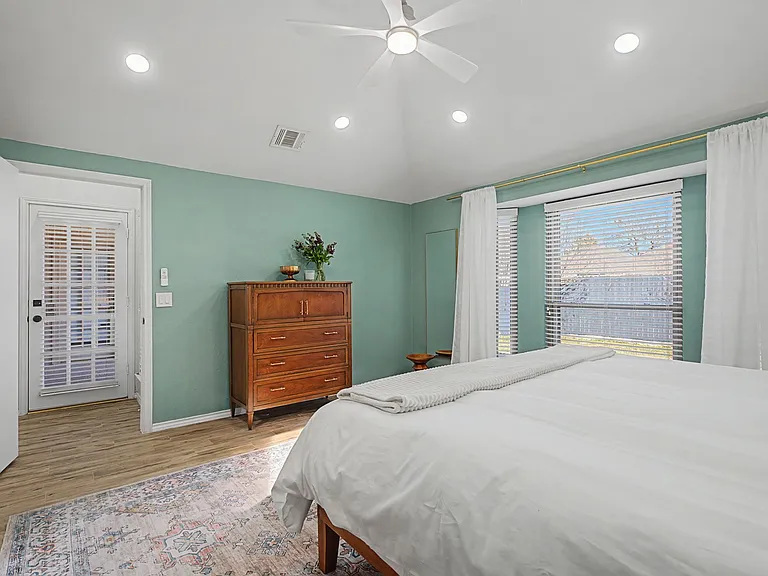 1203 Babbling Brook Dr — Photo 14