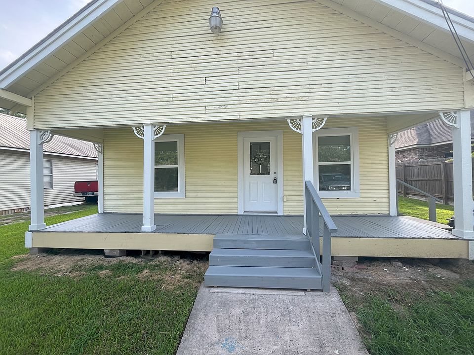 1st image of 806 Marion St