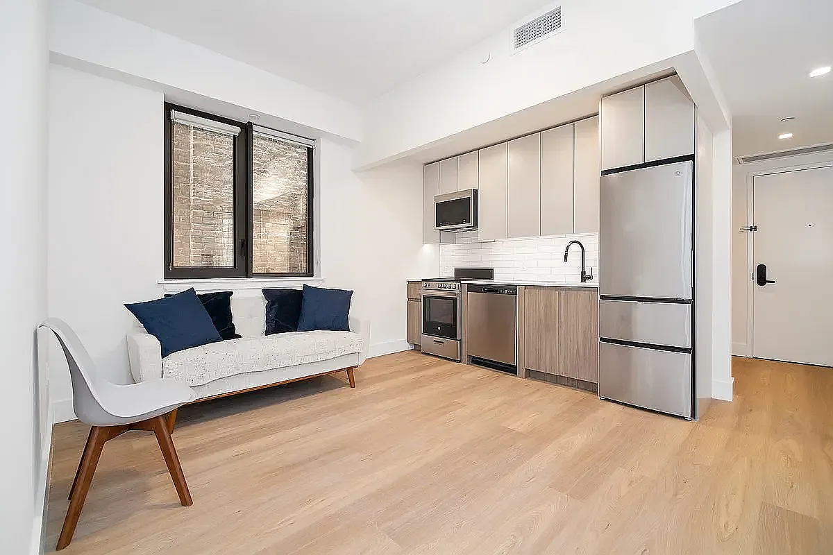 282 Grand Street — Photo 3