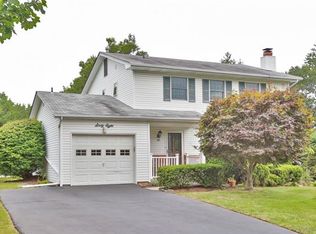 68 Pilgrim Ct, Pearl River, NY 10965