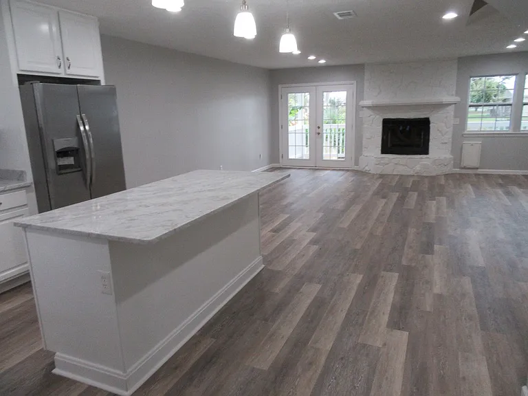 1345 Capri Dr — Photo 2