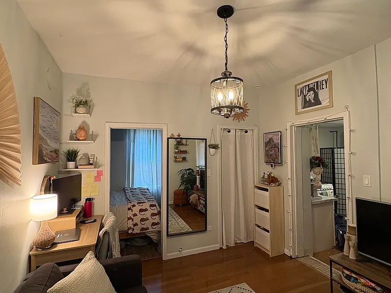 1848 W Iowa St #1R — Photo 1