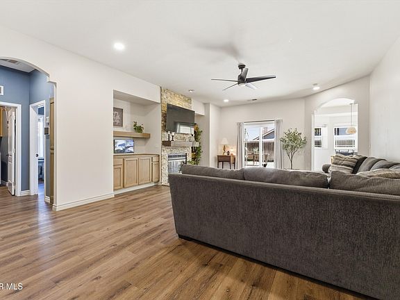 5th image of 906 Mulberry St