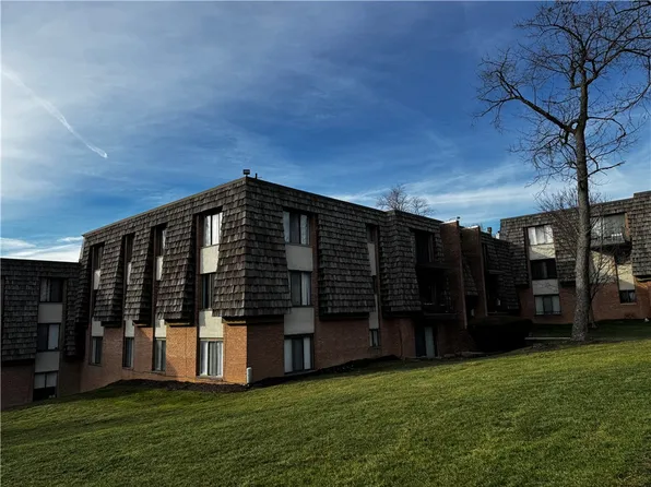 611 Forest Green Dr, Coraopolis, PA 15108