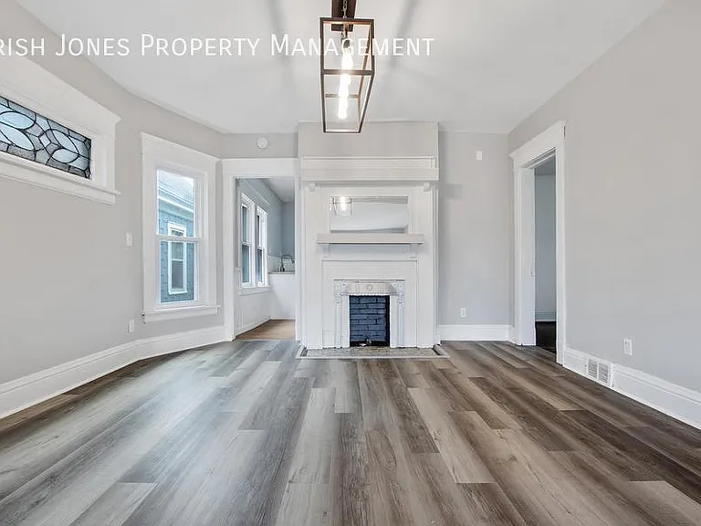1899 Seneca St #2 — Photo 15
