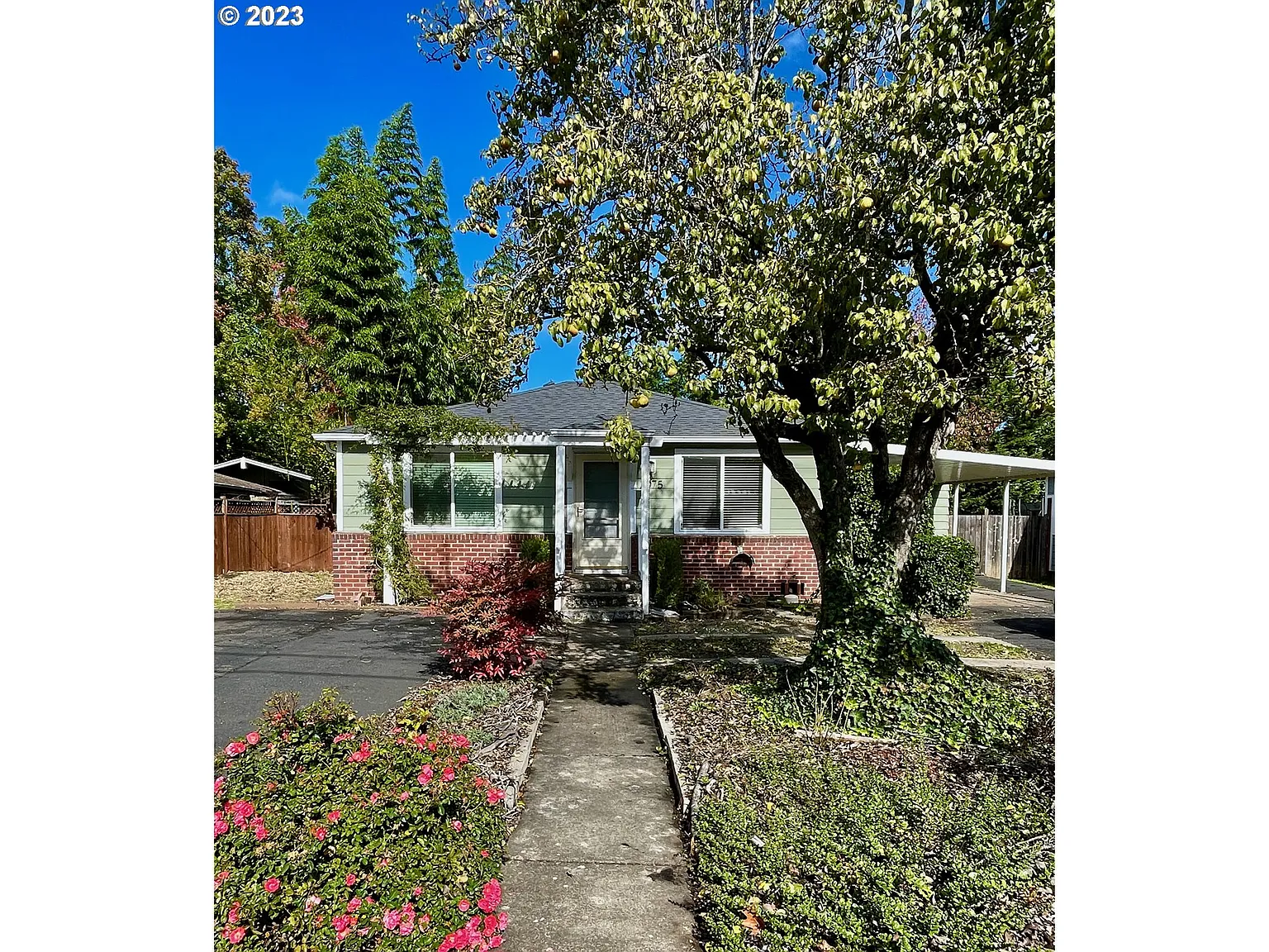 2075 W 18th Ave photo 1