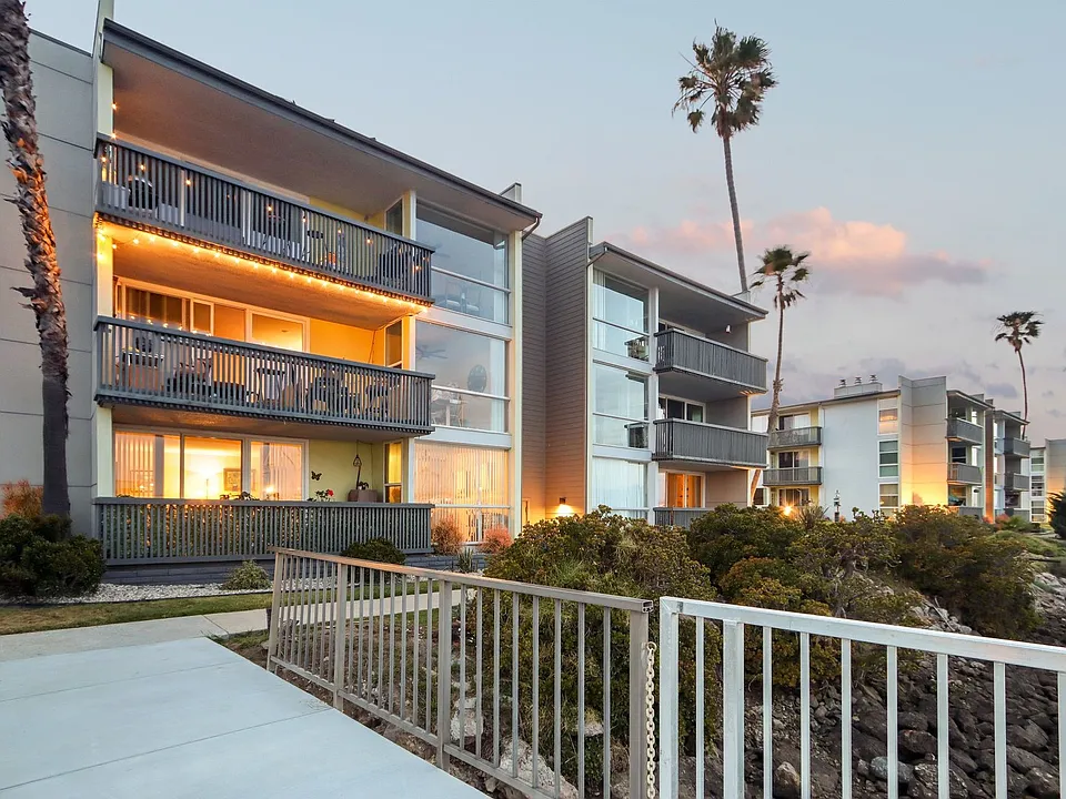 4200 Harbor Blvd