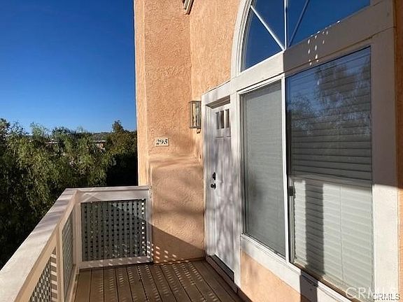 4th image of 733 Vista Grande Way