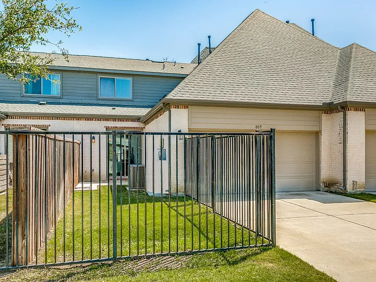 809 Milton Way — Photo 12