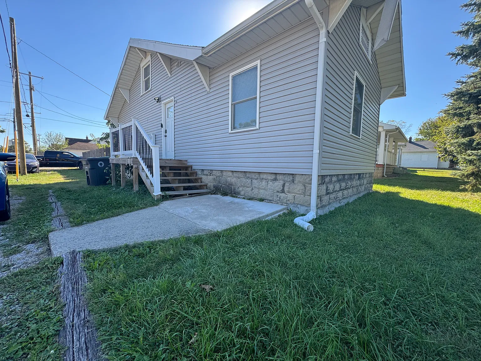 3 bed, 914 sqft, $1,750 — Photo 1