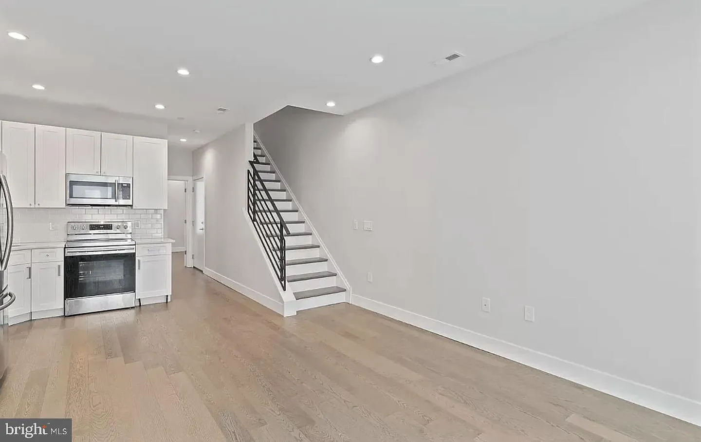 3 bed, 2070 sqft, $1,800 — Photo 3