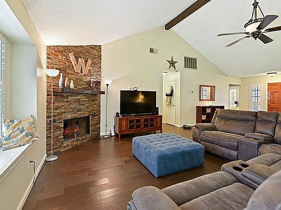 5th image of 1038 Saint John Dr
