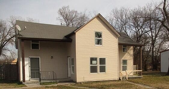 1st image of 102 N Elm St
