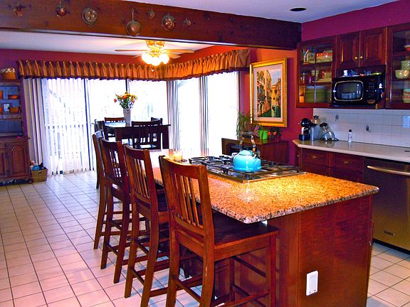 Breakfast bar and 5 burner gas cooktop.