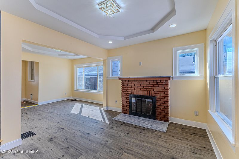 3rd image of 818 Altamont Avenue