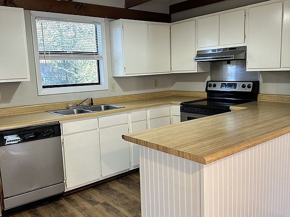 5th image of 138 Village Ct #1