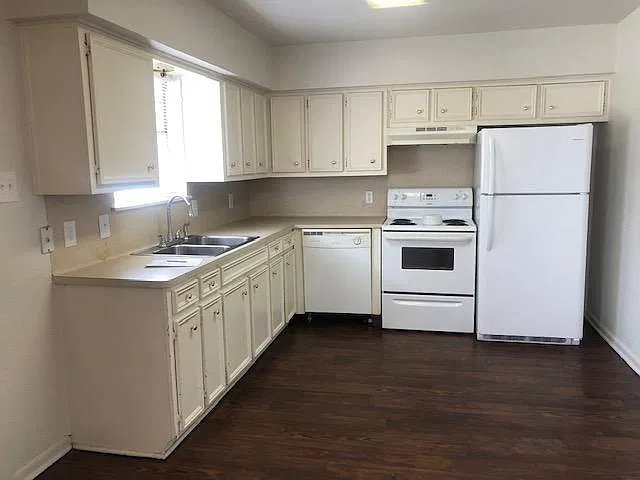 2 bed, 755 sqft, $895 — Photo 2