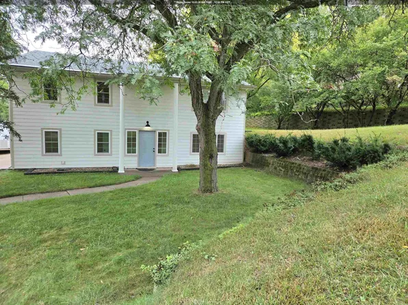 4860 Skyline Dr, Sioux City, IA 51104