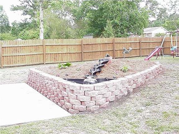 MULTI-TIER FOUNTAIN / BACK YARD