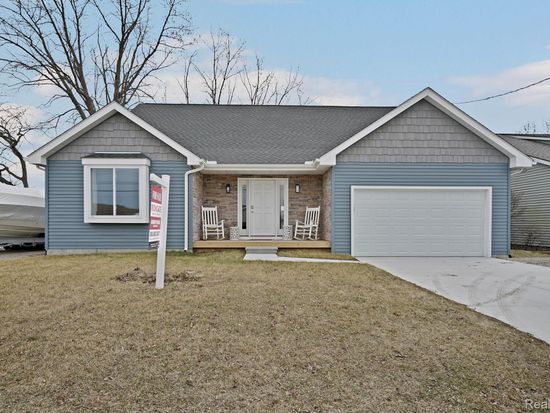 7211 Audubon St, Algonac, MI 48001