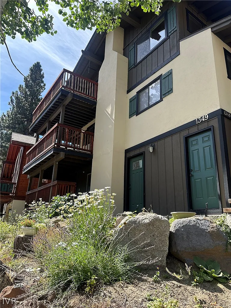 3 bed, 2.0 bath, 1500 sqft, $3,400 — Photo 2