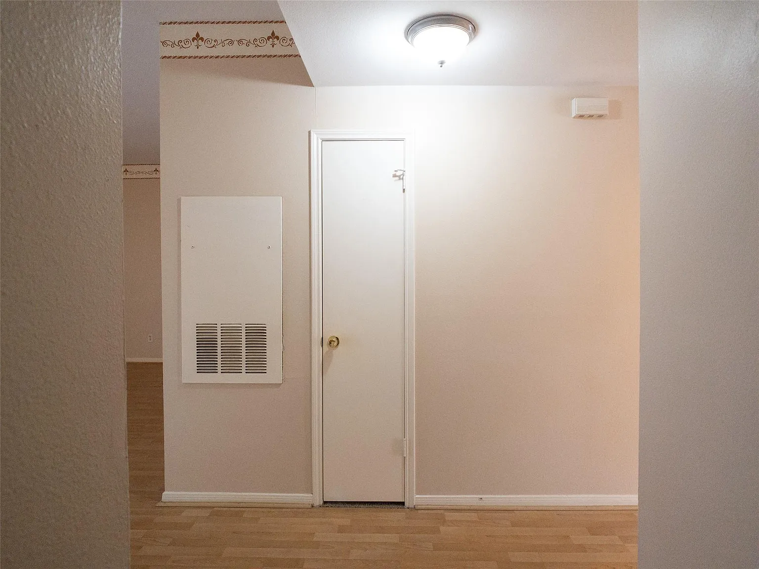 2 bed, 2.0 bath, 1108 sqft, $1,300 — Photo 3