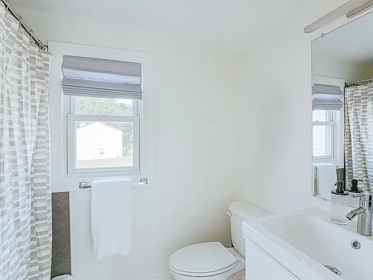 1023 King St — Photo 18