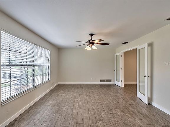 3rd image of 1404 Overbrook Dr