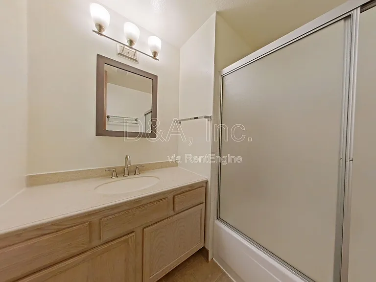 136 NE Conifer Blvd #3 — Photo 11