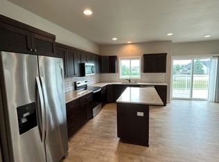 3027 39th Ave S, Moorhead, MN 56560