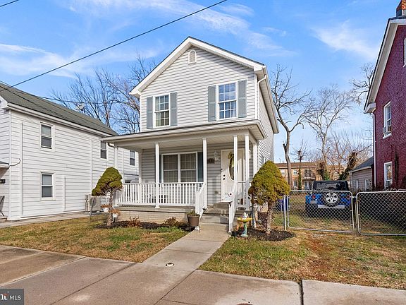 3rd image of 58 Bethel St